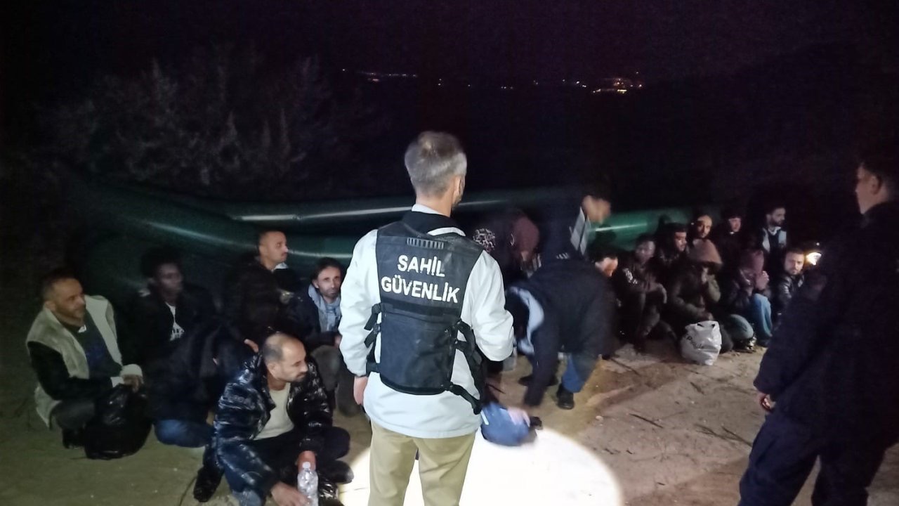 İzmir açıklarında 33 düzensiz göçmen kurtarıldı, 50 göçmen yakalandı