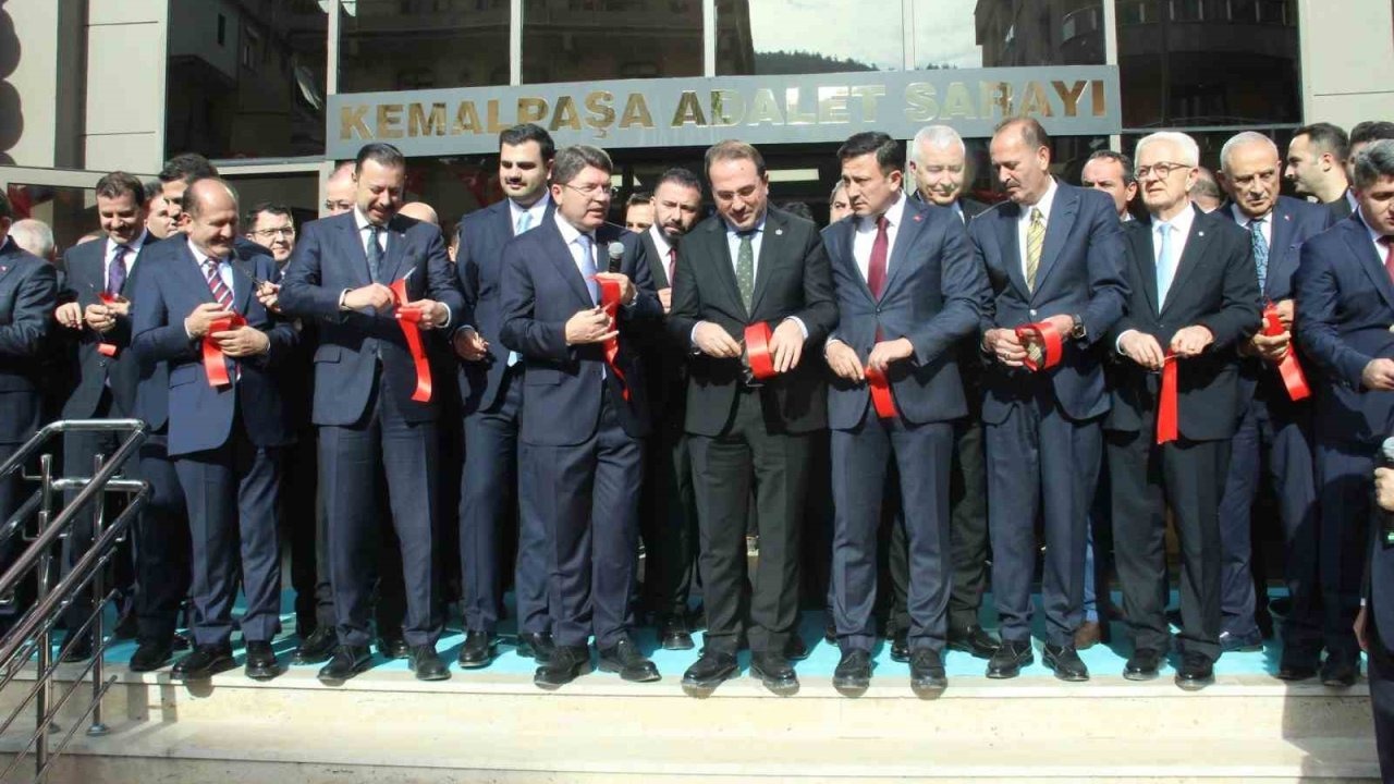Kemalpaşa Adalet Sarayı açılışını yapan Bakan Tunç: "Türkiye genelinde 388 adliye sarayı var"