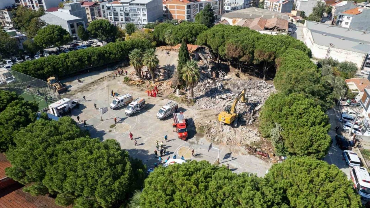 Manisa’da 6.6 büyüklüğünde deprem: Tatbikat gerçeği aratmadı!