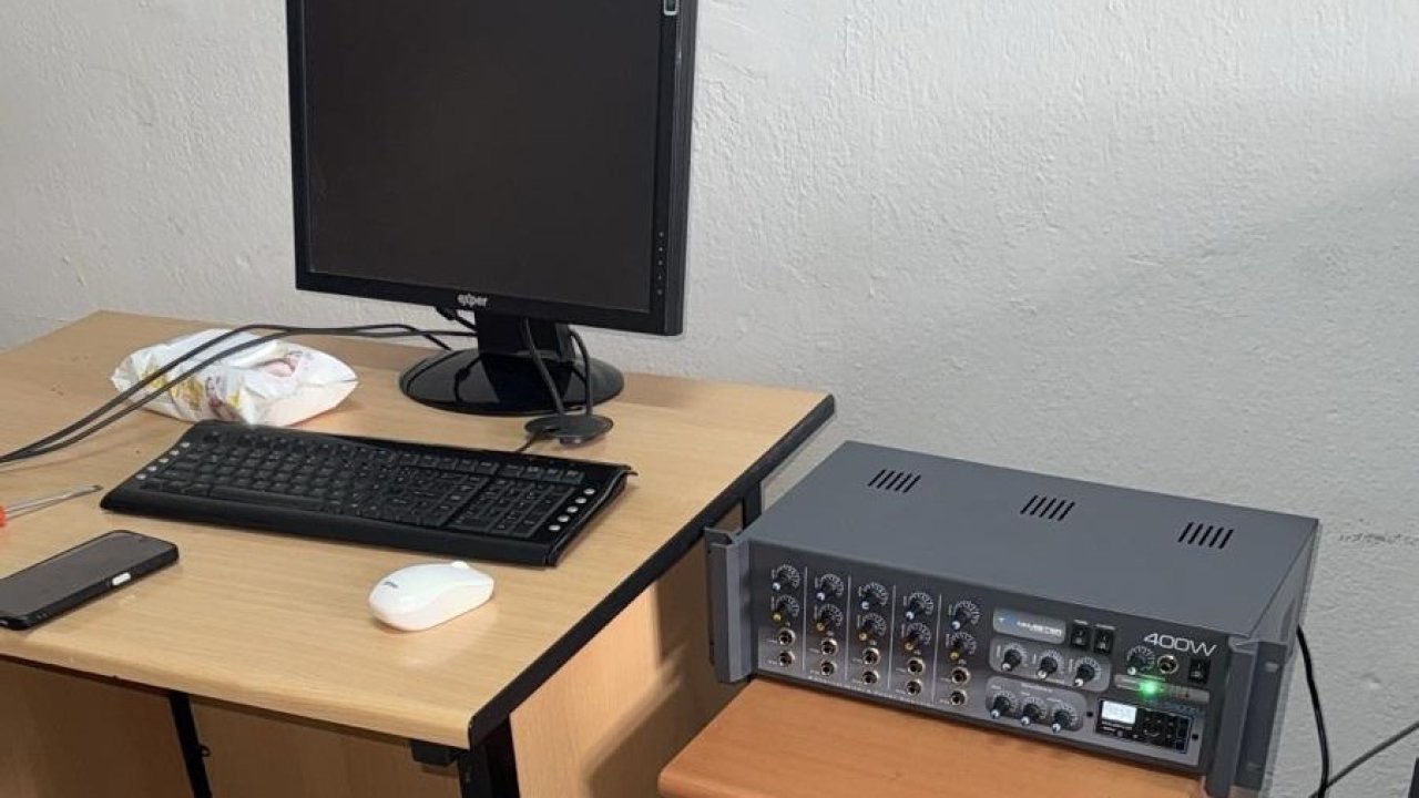 Manisalı emekli eczacıdan köy okuluna anlamlı destek