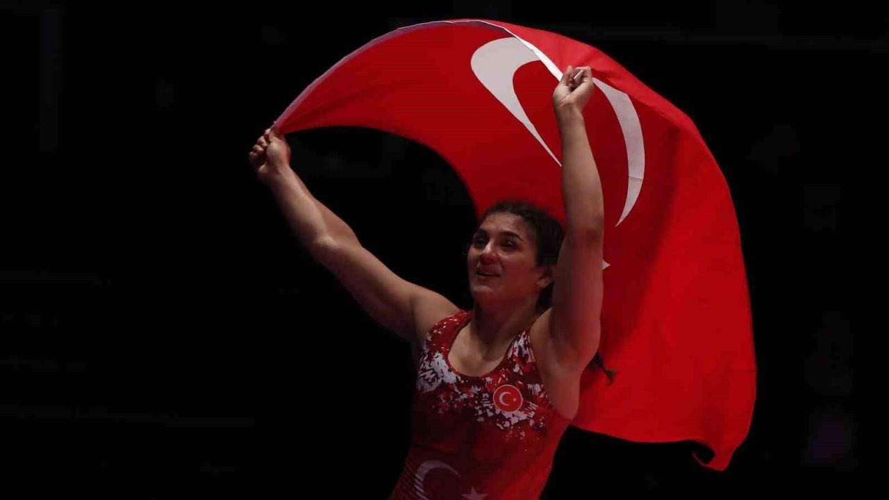 Nesrin Baş, 3. kez U23 dünya şampiyonu