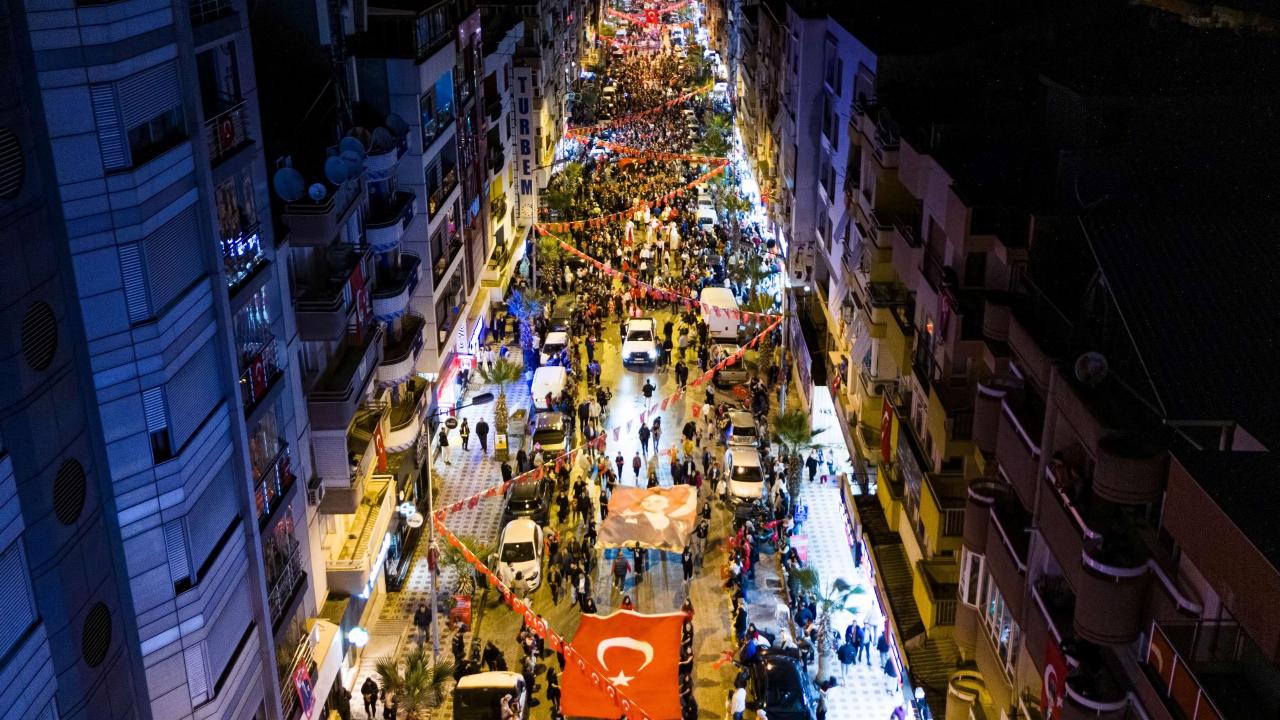 Turgutlu’da 29 Ekim Coşkusu: Ece Seçkin Sahne Alacak