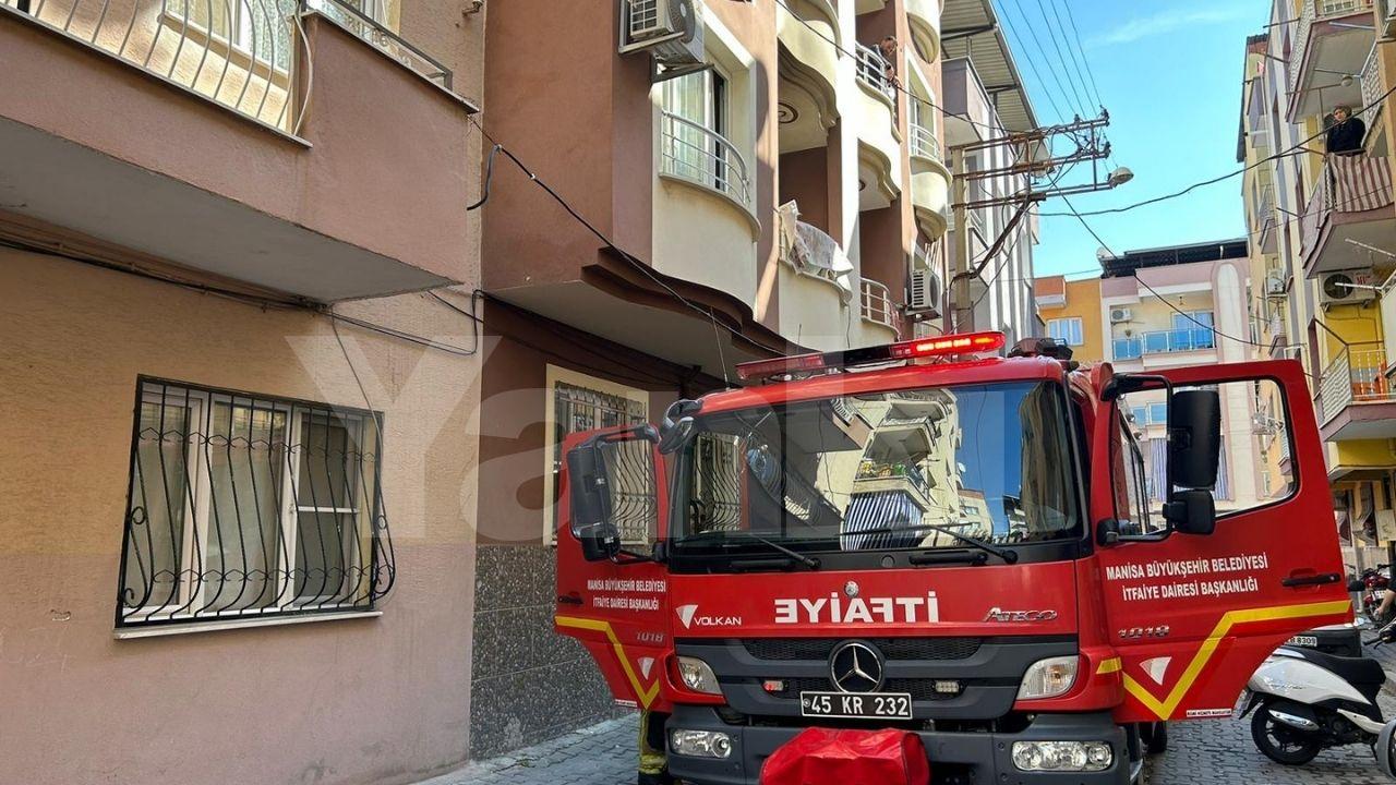 Turgutlu'da 4 katlı binada yangın!