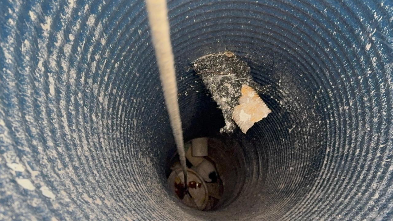 Turgutlu’da 8 metrede kedi kurtarma çalışması