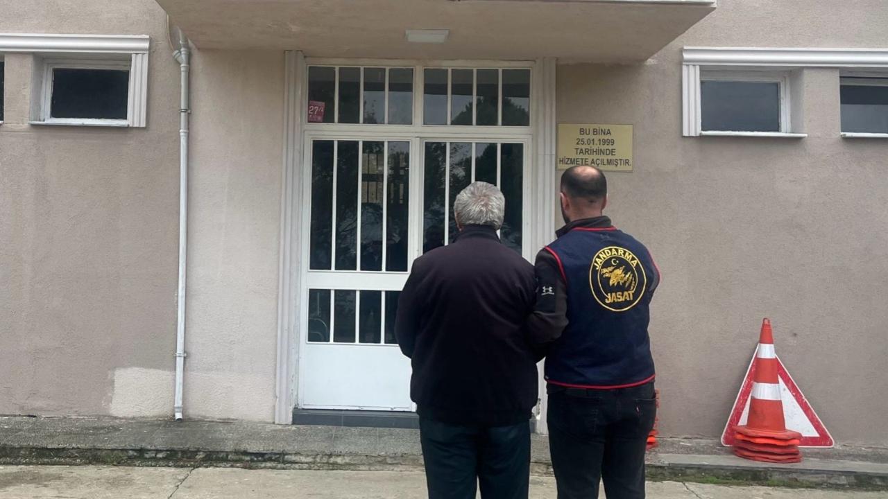 27 yıl hapis cezası ile aranıyordu: Polisten kaçamadı!