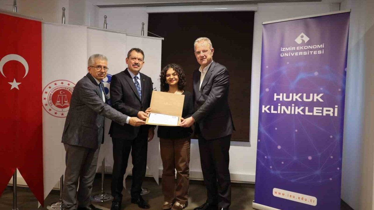 İzmir'de ‘Aile Mahkemeleri Hukuk Kliniği’ dersi tamamlandı