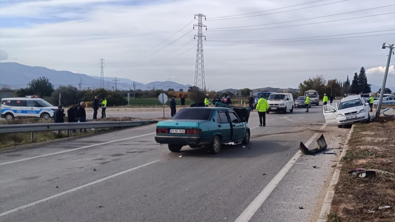 Komşu ilçede iki araç çarpıştı: 5 yaralı