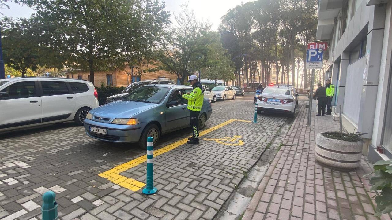 Manisa İl Jandarma'dan engelli park yerleri denetimi