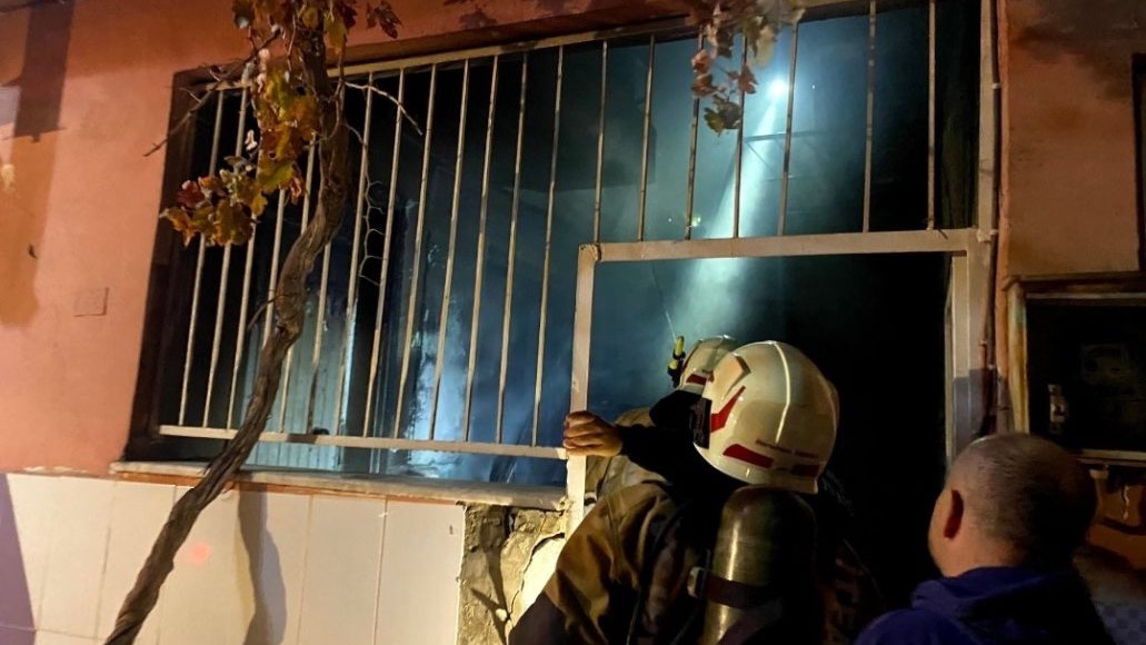 Manisa’da ev yangını büyümeden söndürüldü!