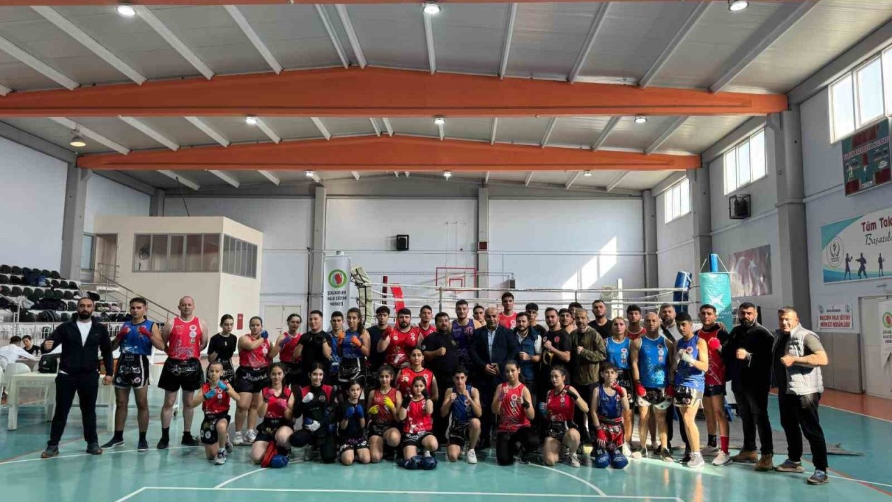 Manisa'da Muaythai Federasyonu 10. Khan Sınavı tamamlandı