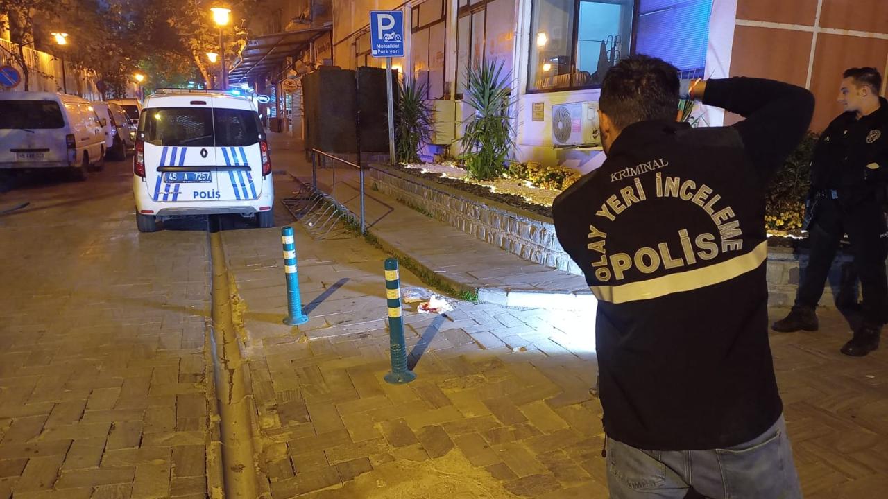Manisa'da sokak ortasında bıçaklı saldırı!
