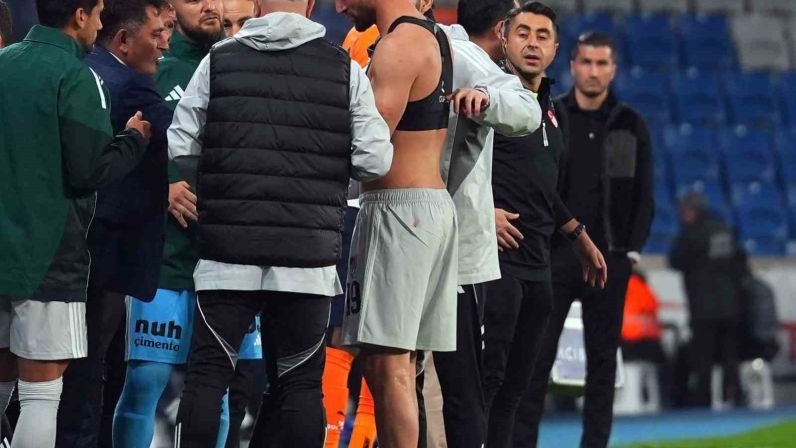 Serdar Dursun ve Jerome Opoku hava topu mücadelesinde çarpıştı