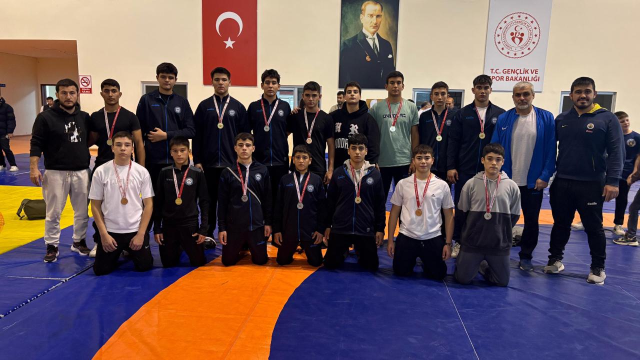 Turgutlu Güreş Akademisi’nden İl Şampiyonasında Büyük Başarı