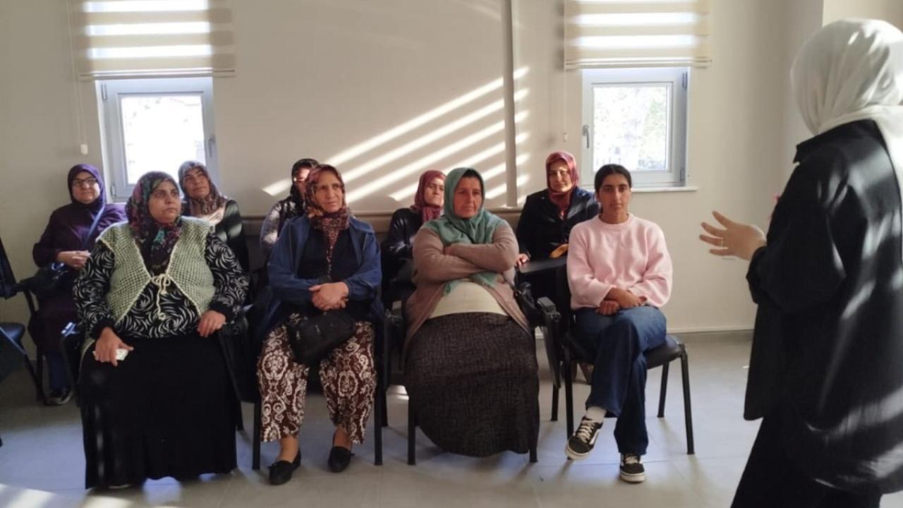 Turgutlu İlçe Sağlık Müdürlüğünden 'Kanser'de Erken Teşhisin Önemi' anlatıldı