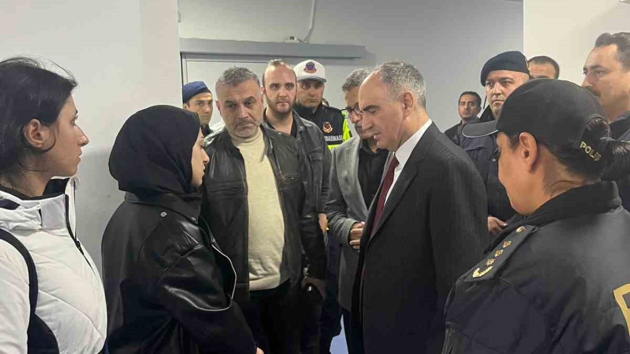 Vali Özkan yaralı polis memurunu hastanede ziyaret etti