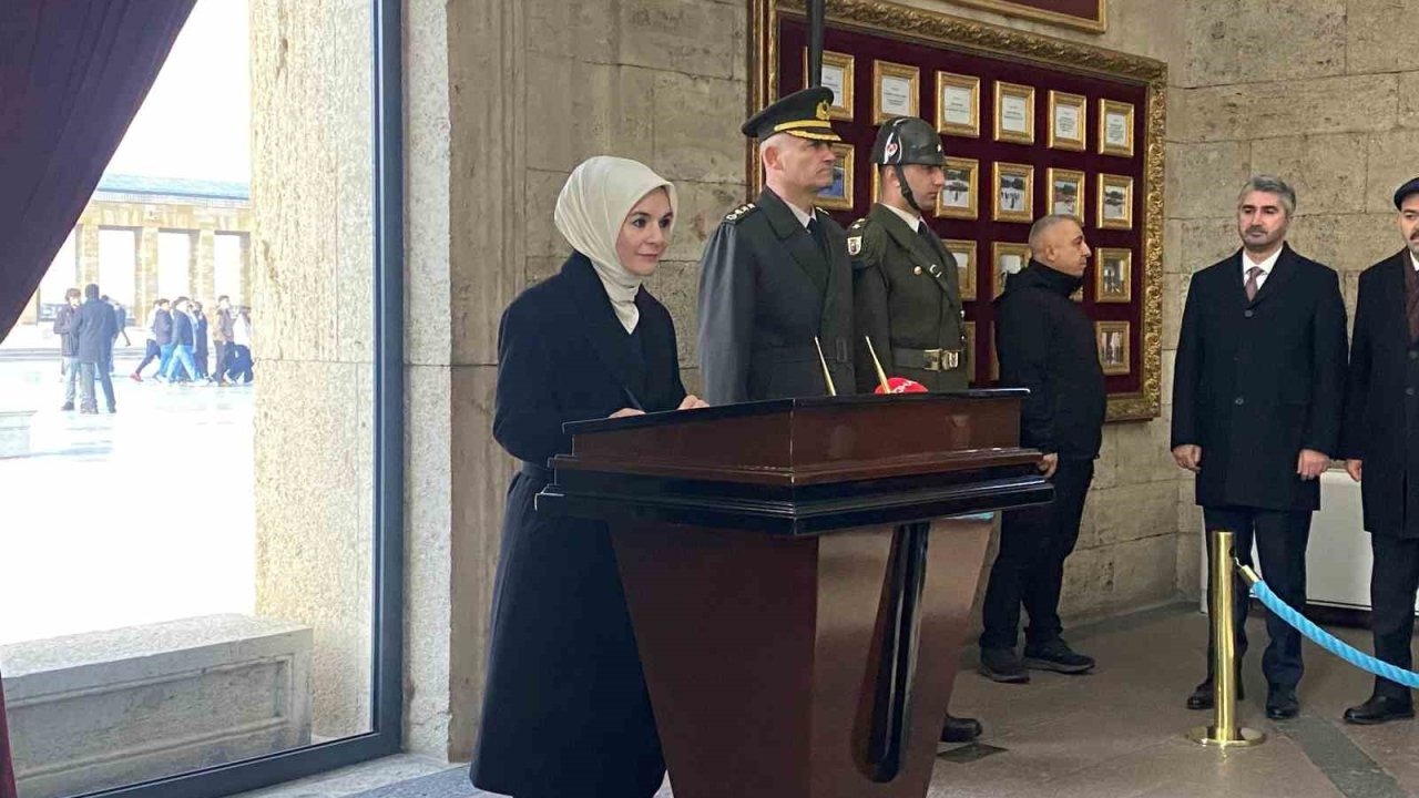 Bakan Göktaş’tan Anıtkabir’e ziyaret