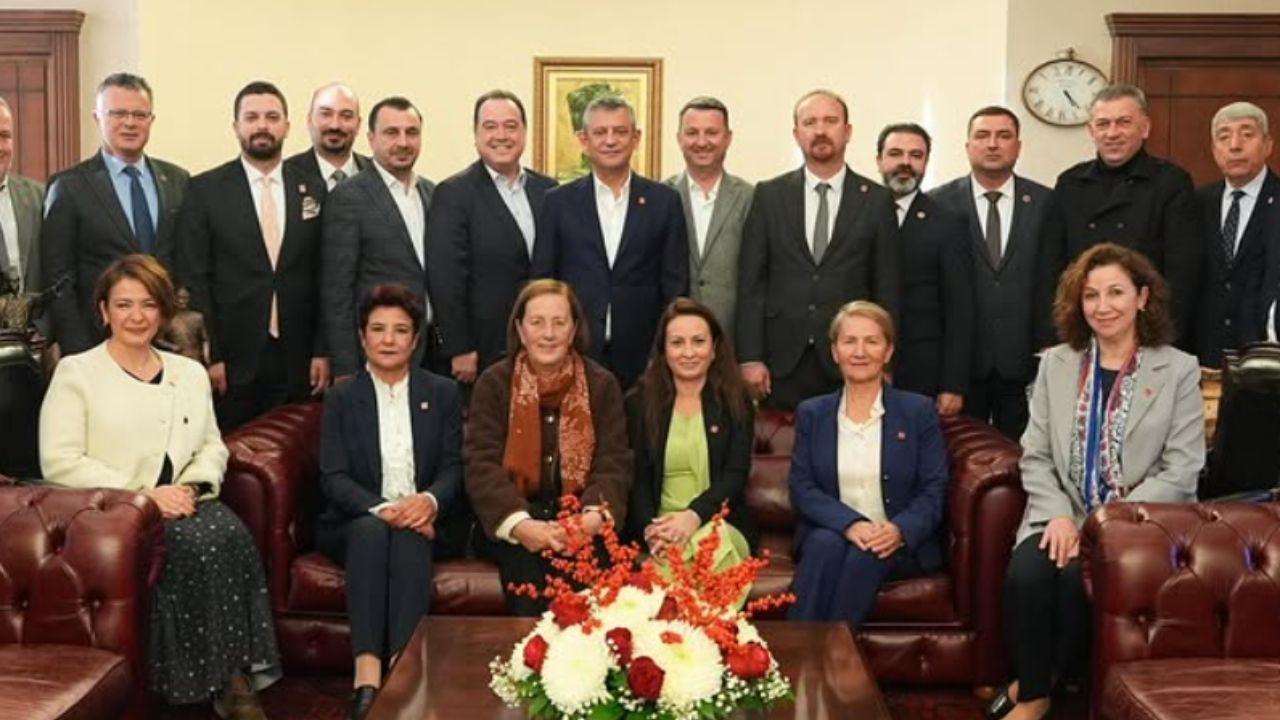 Manisa CHP Örgütü, Yeniden Genel Başkan Seçilen Özgür Özel'i Ziyaret Etti