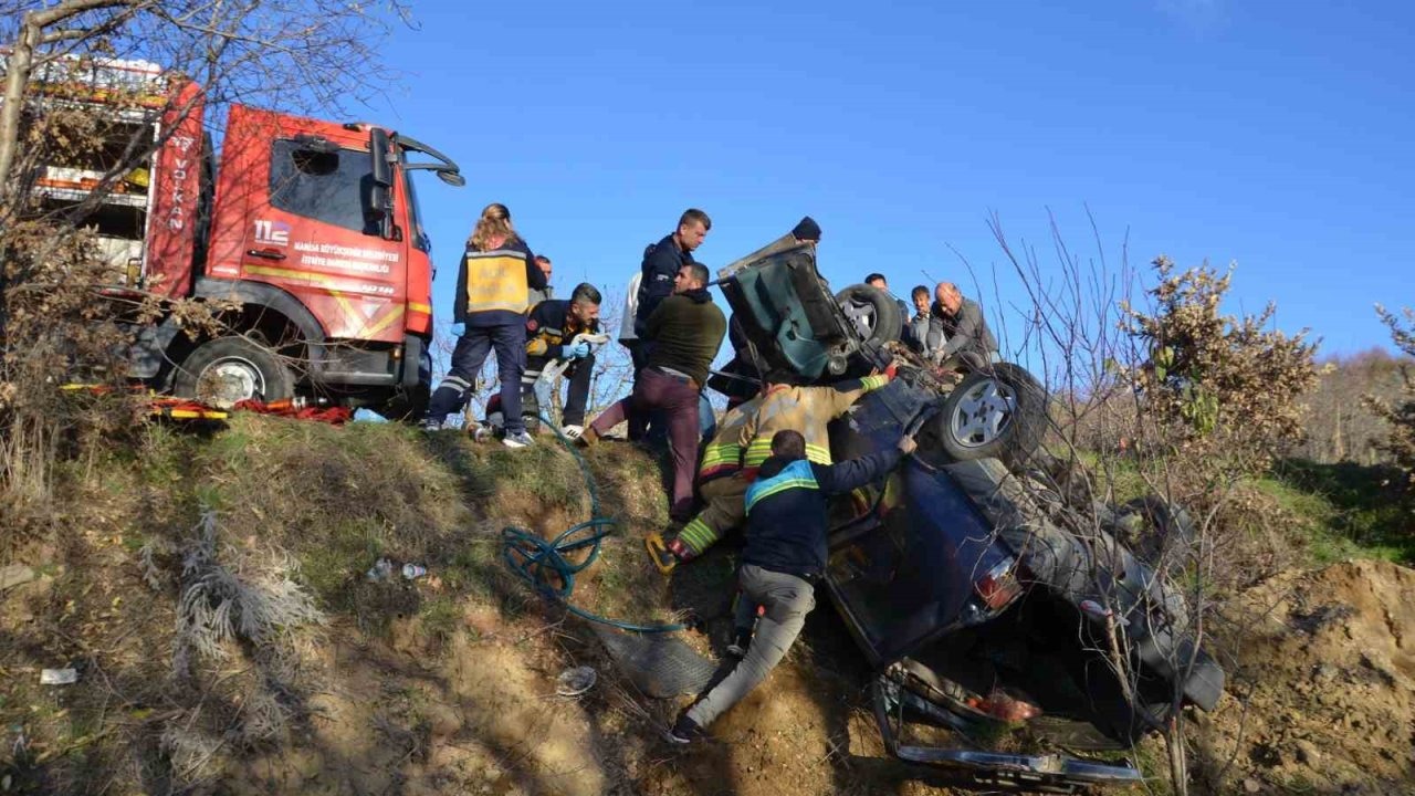 Manisa'da kaza: Şarampole uçan otomobilin sürücüsü yaralandı!