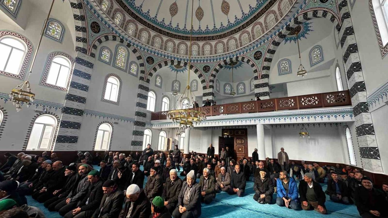 Manisa'da o Camii ibadete açıldı