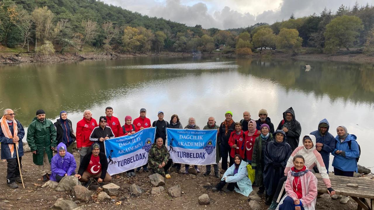 TURBELDAK'tan Karagöl'de yağmur altında keyifli doğa yürüyüşü