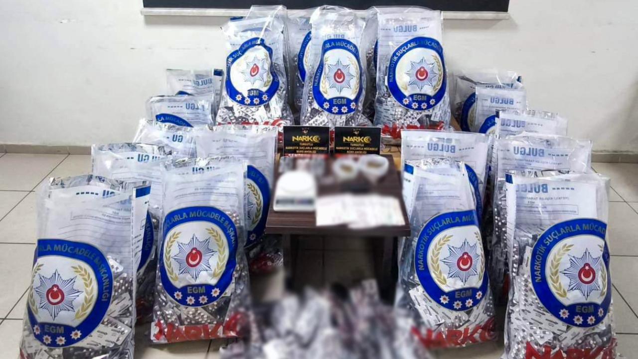 Turgutlu’da 83 bin 350 adet sentetik ecza hap ele geçirildi! 2 tutuklama
