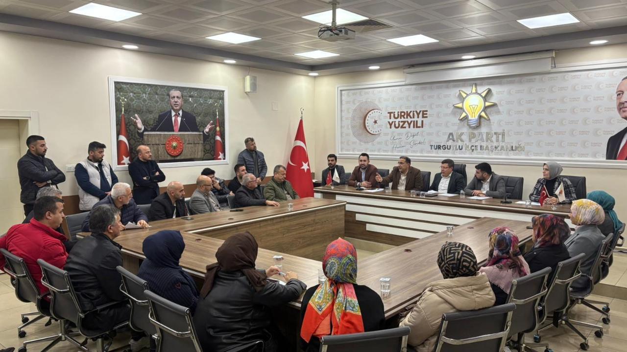 Uşak Milletvekili Tuğrul’dan Ak Parti Turgutlu İlçe Teşkilatı’na Ziyaret