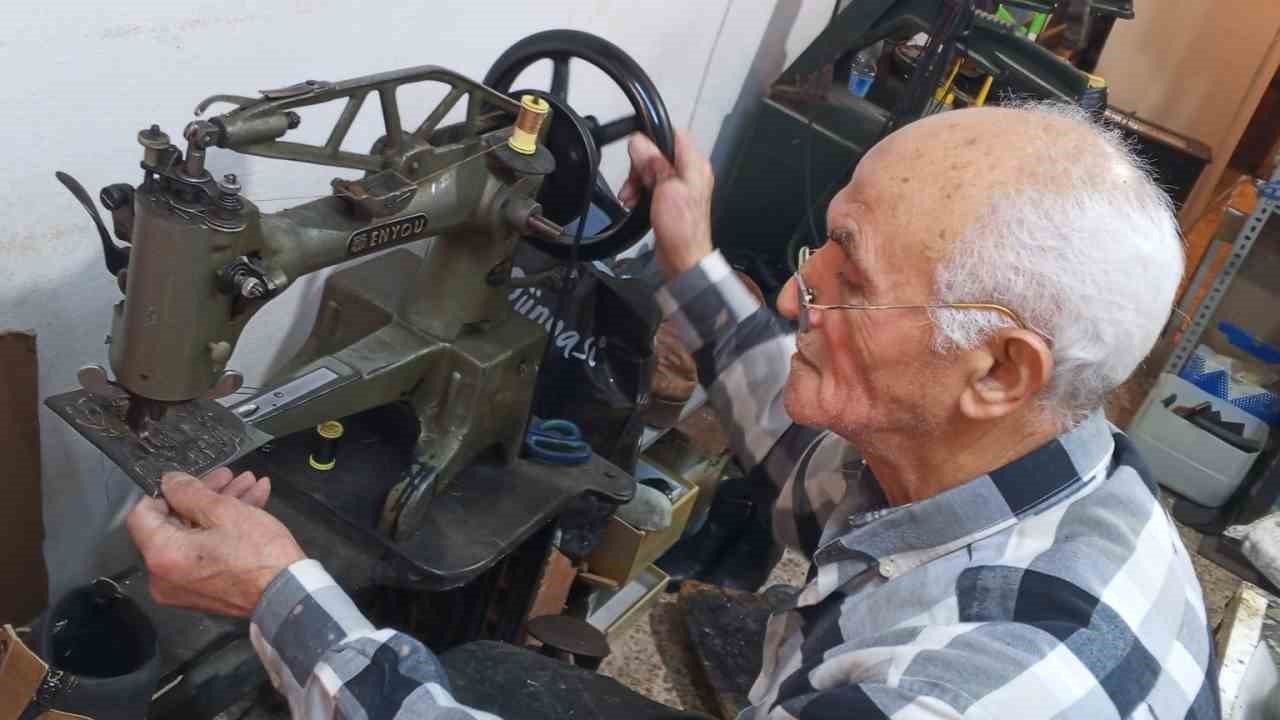 60 yıllık ayakkabı ustası teknolojiye karşı direniyor