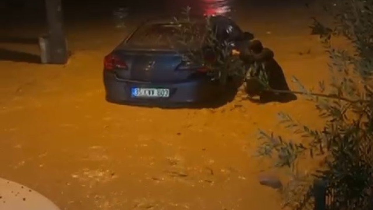 Adres farklı tablo aynı: İzmir’de de sağanak araçları sürükledi!