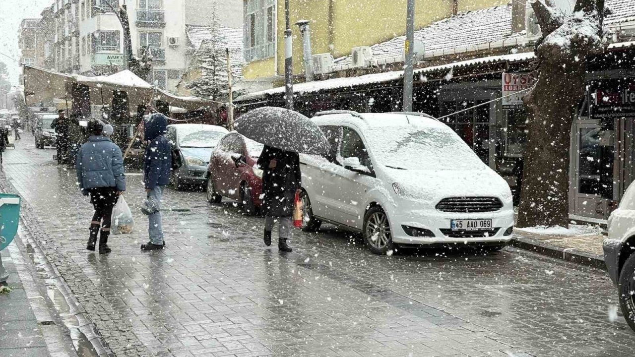 İlçede kar yağışı etkili oldu