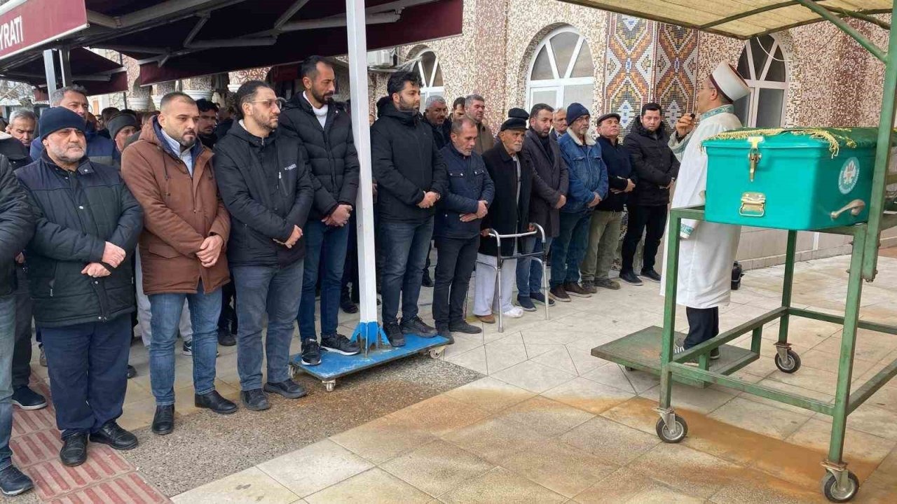 Kazada ölen baba ve oğlu gözyaşları arasında toprağa verildi
