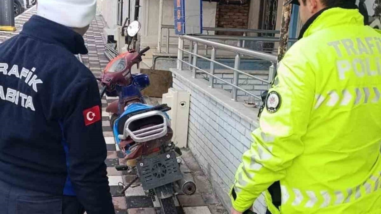 Manisa’da ve Turgutlu'da kaldırımı işgal eden motosikletlilere ceza yağdı!