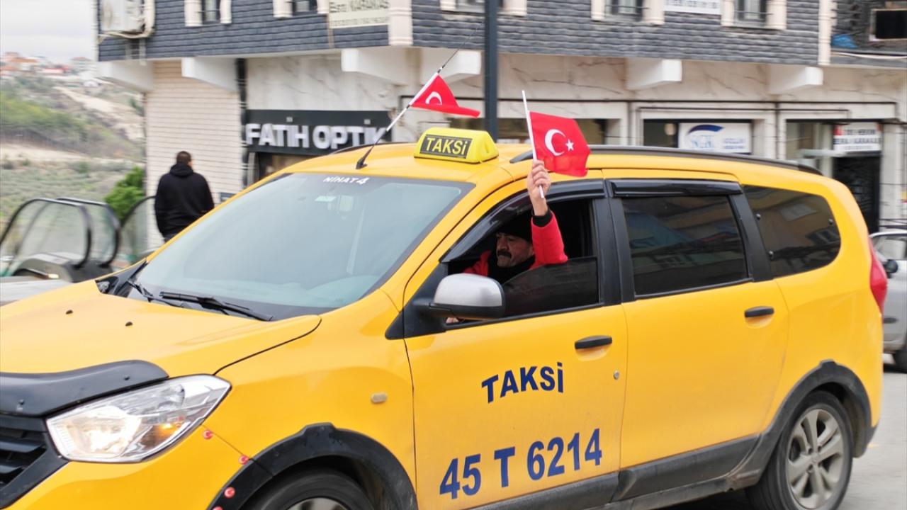 Taksicilerden Türk bayrağına saldırıya tepki!