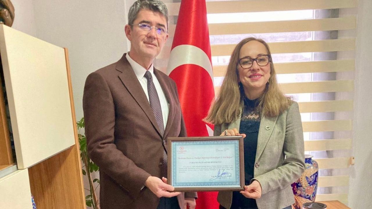 Turgutlu İlçe Sağlık Müdürlüğü’ne “Beslenme ve Fiziksel Aktiviteyi Destekleyen İş Yeri” Belgesi