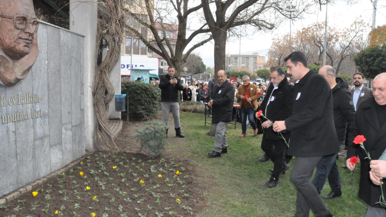 Uğur Mumcu, Ölümünün 33. Yılında Salihli’de Karanfillerle Anıldı