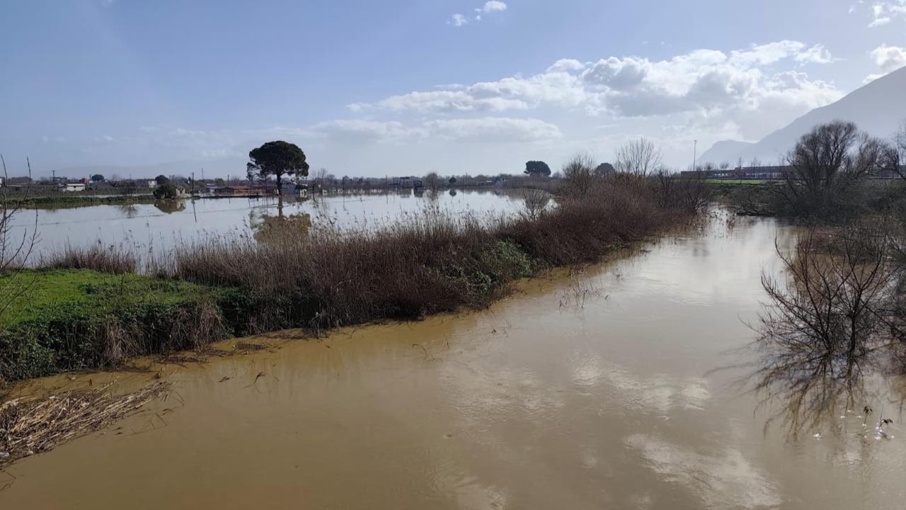 Adımla geçilen Gediz Nehri eski günlerine döndü