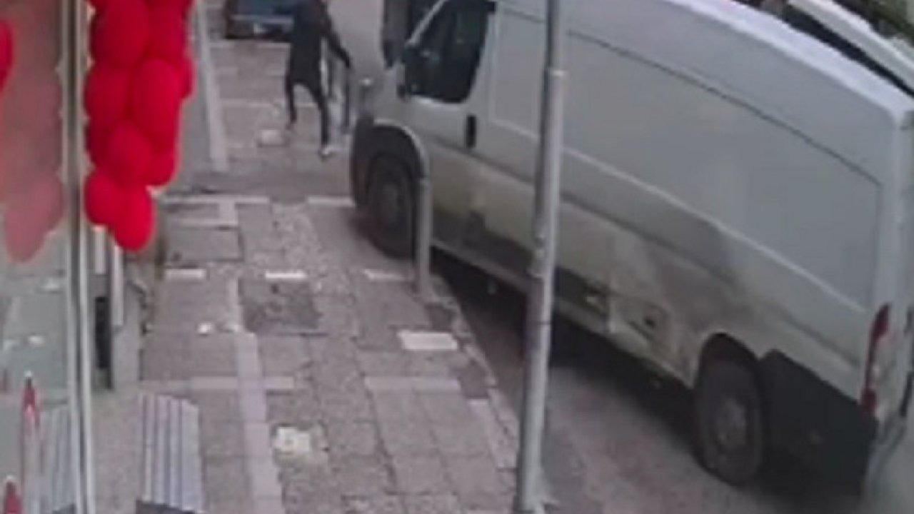 Freni patlayan minibüs, kaldırımdaki yayaya böyle çarptı!