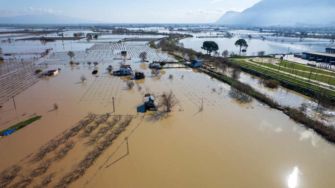 Gediz Nehri Taştı, Nif Çayı Köprüsü Tehlike Sinyali Veriyor