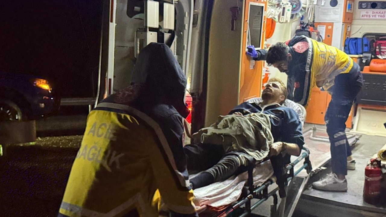 İzmir-Ankara Asfaltı'nda yağışlı hava kazayı getirdi: Önce refüje ardından bariyerlere çarptı!
