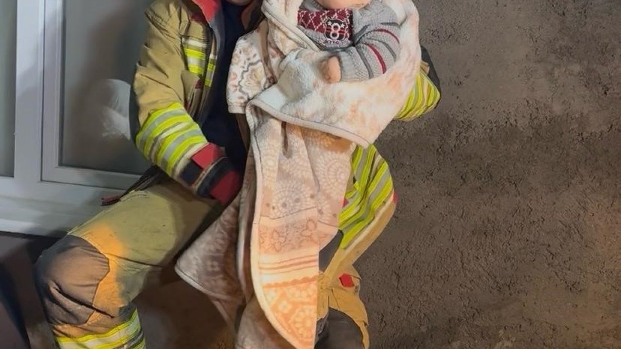 Manisa'da 11 kişilik aile selde mahsur kaldı: İtfaiye yardıma koştu!