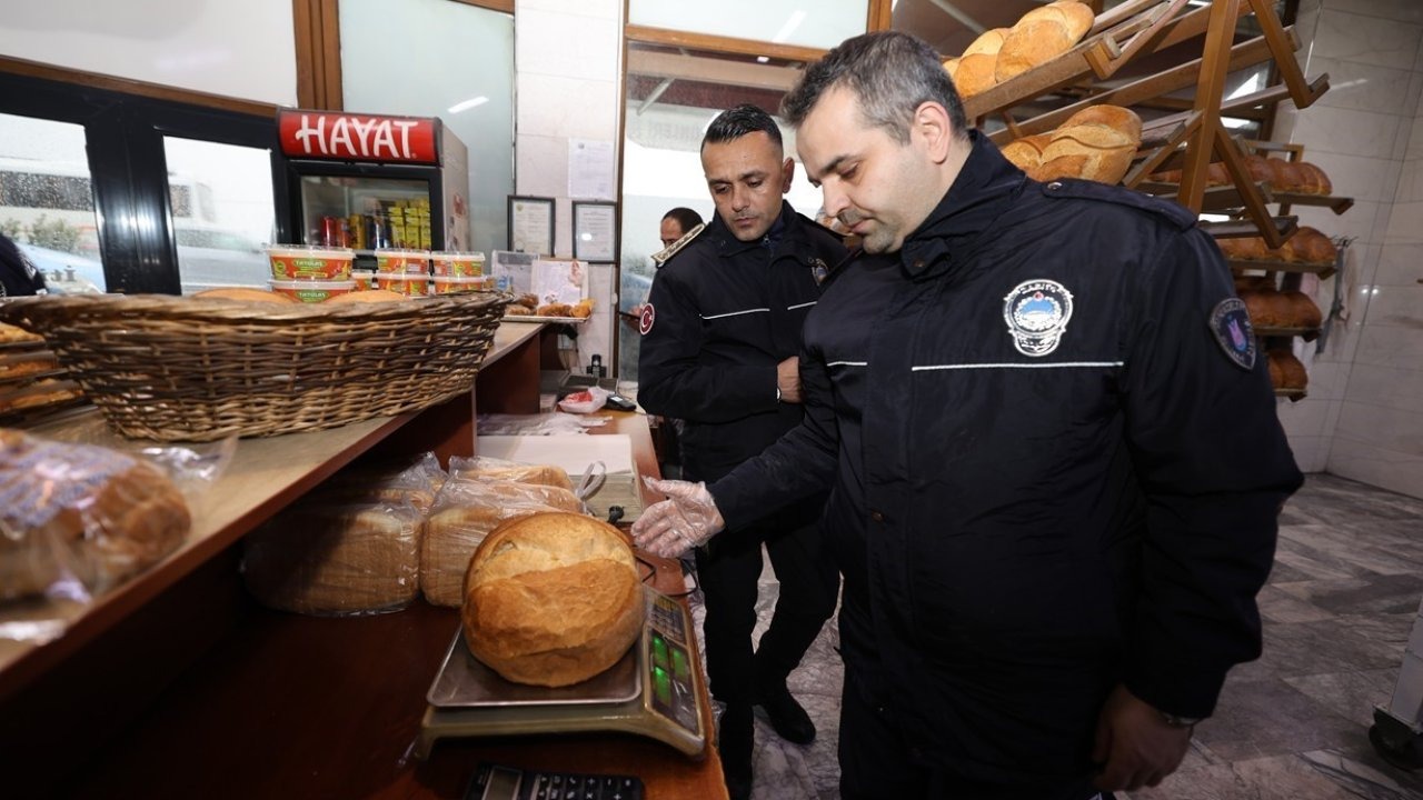 Manisa'da Ramazan fırsatçılığına geçit yok: Fırın ve marketlere denetim