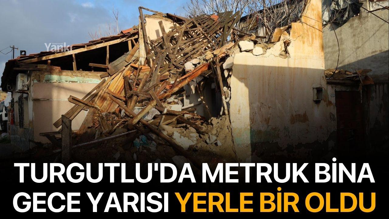 Turgutlu'da metruk bina gece yarısı yerle bir oldu