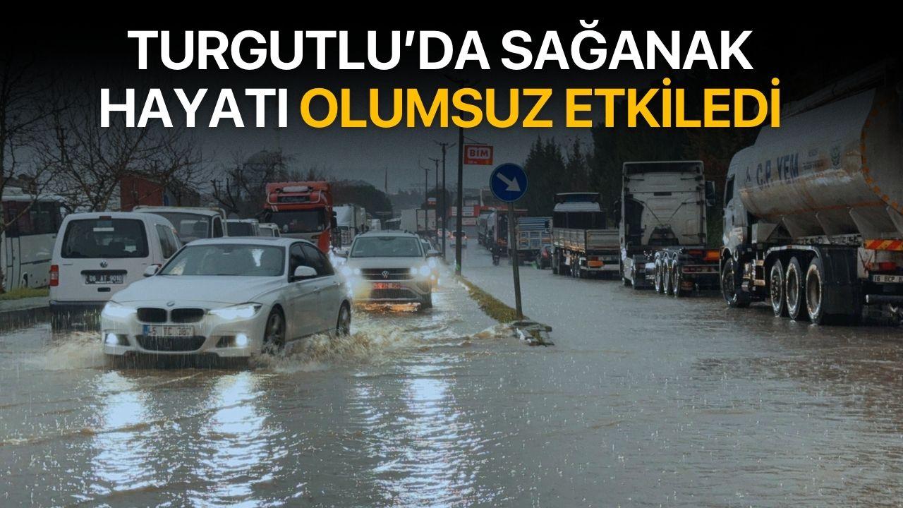 Turgutlu'da sağanak hayatı olumsuz etkiledi