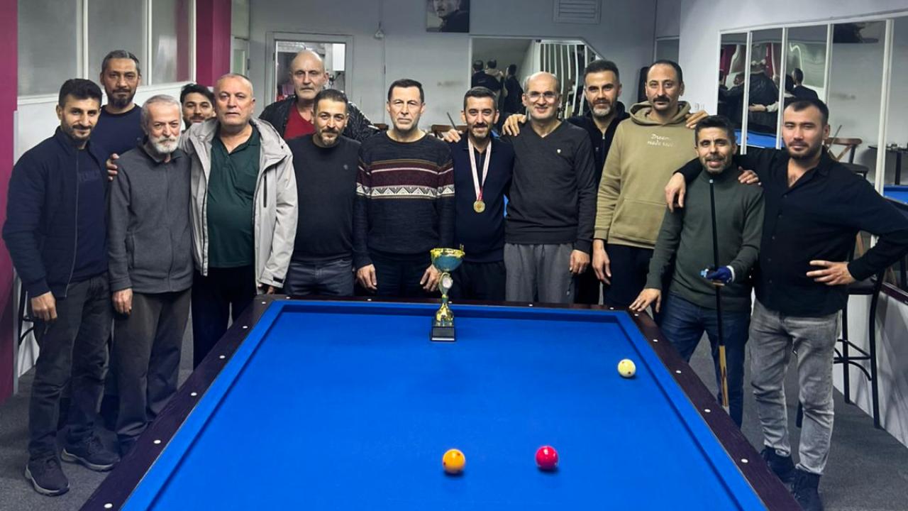 Turgutlulu bilardocu Manisa il şampiyonluğunu bırakmadı!