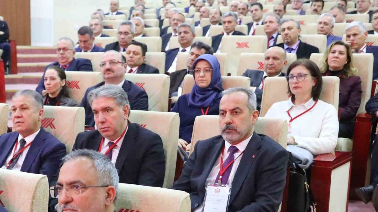 CBÜ Rektörü Kibar Üniversitelerarası Kurul Toplantısı’na katıldı