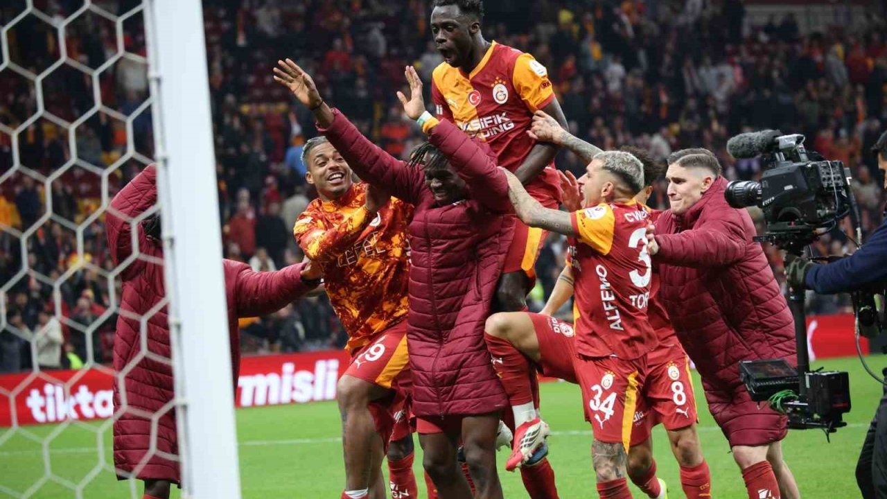 Galatasaray’da maç sonu büyük sevinç