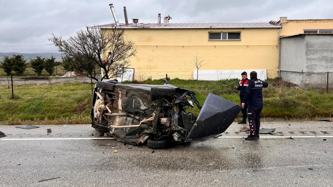 Genç sürücü kazada can verdi