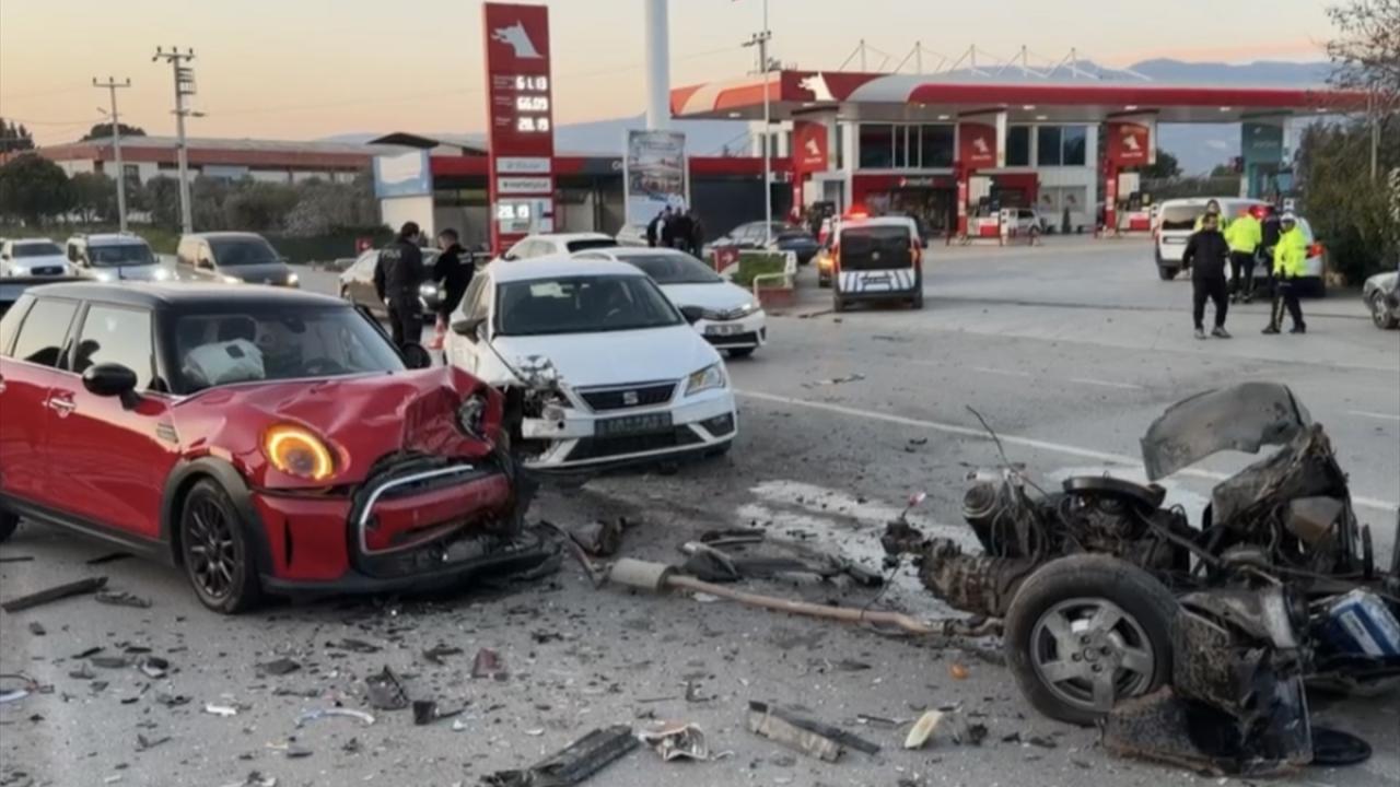 Kemalpaşa’da feci kaza: 1’i çocuk 3 yaralı
