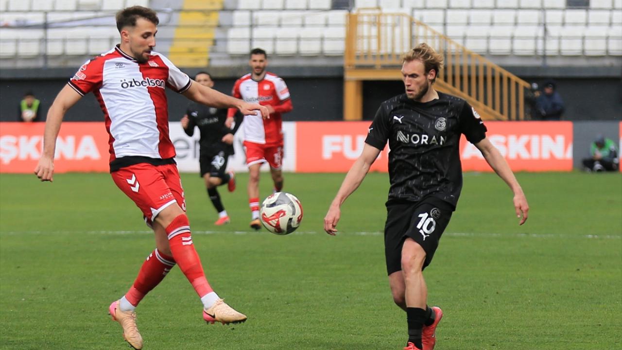 Manisa FK evinde Sivasspor'a tek golle teslim!