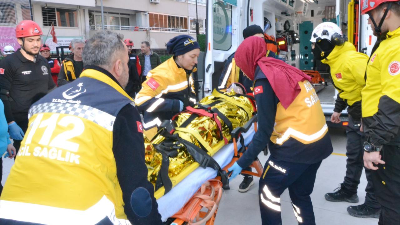 Manisa’da 5.8'lik deprem tatbikatı gerçeği aratmadı