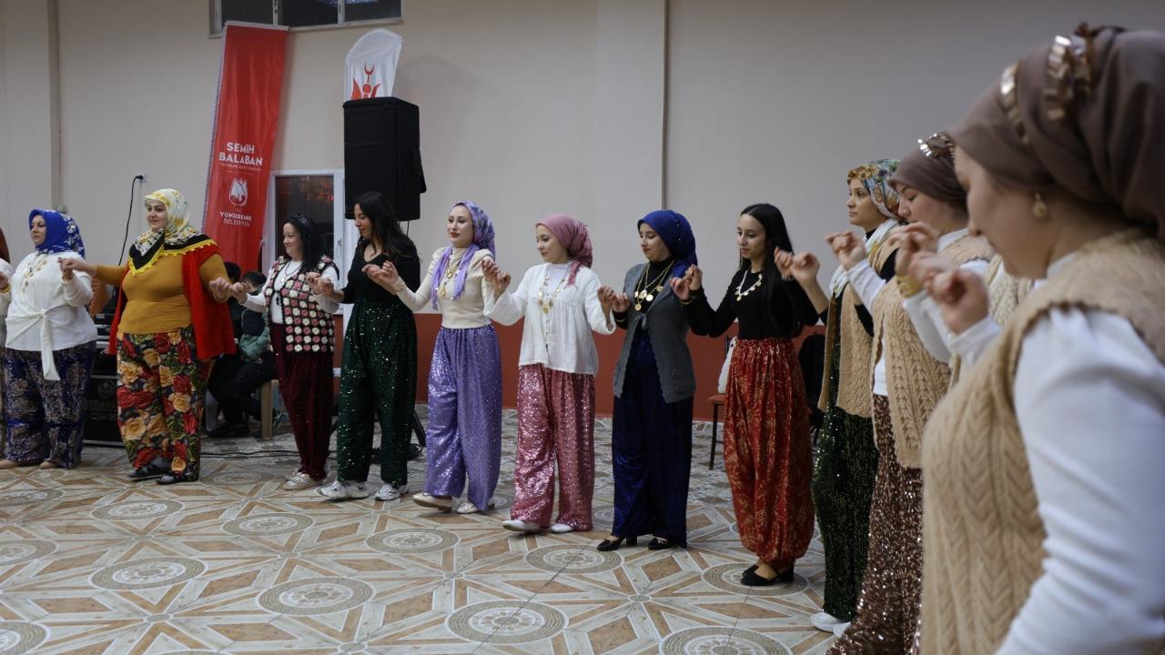 Manisa’da Geleneksel Şalvar Gecesi Renkli Görüntülere Sahne Oldu